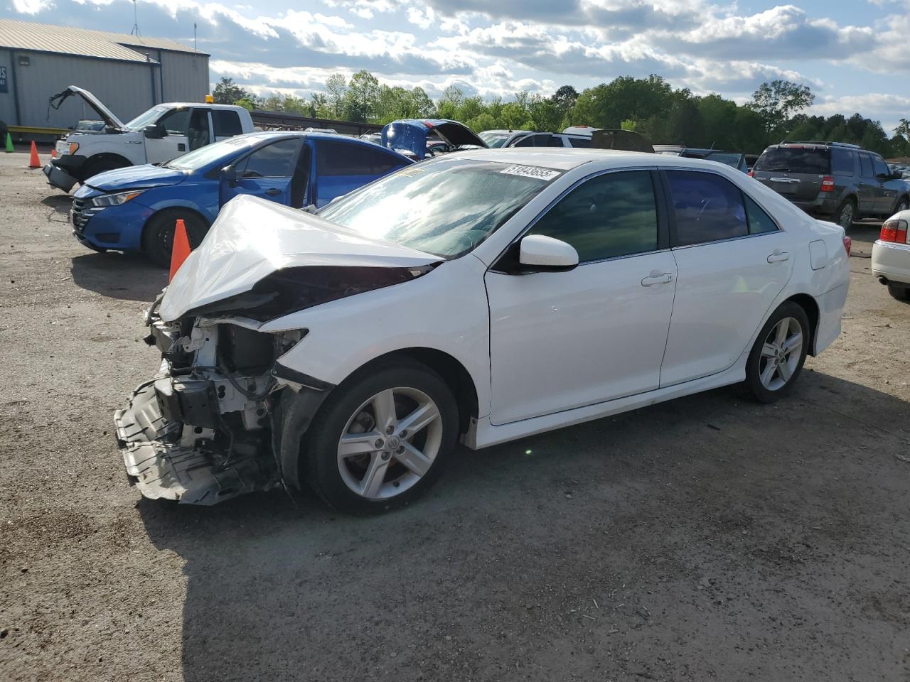 2014 Toyota Camry L for Sale in Florence, MS - Front End