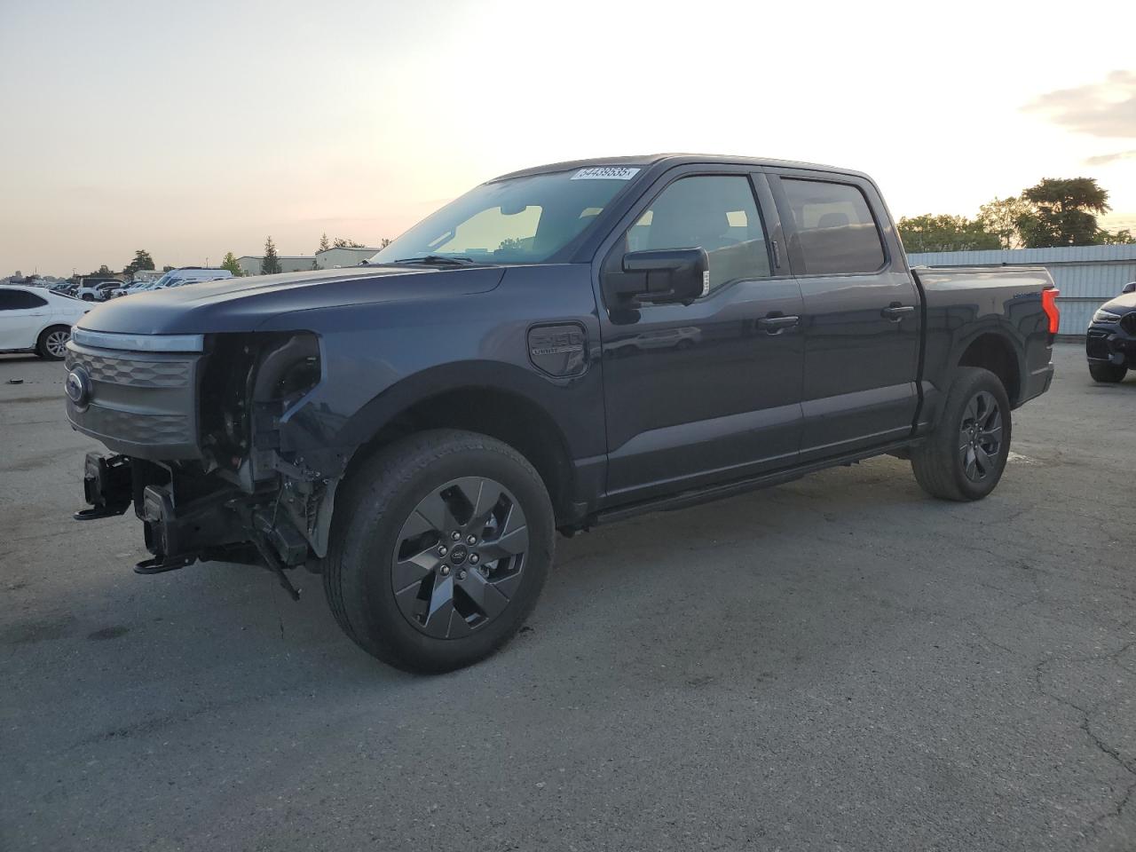 2023 Ford F150 Lightning Pro იყიდება Bakersfield-ში, CA - Front End