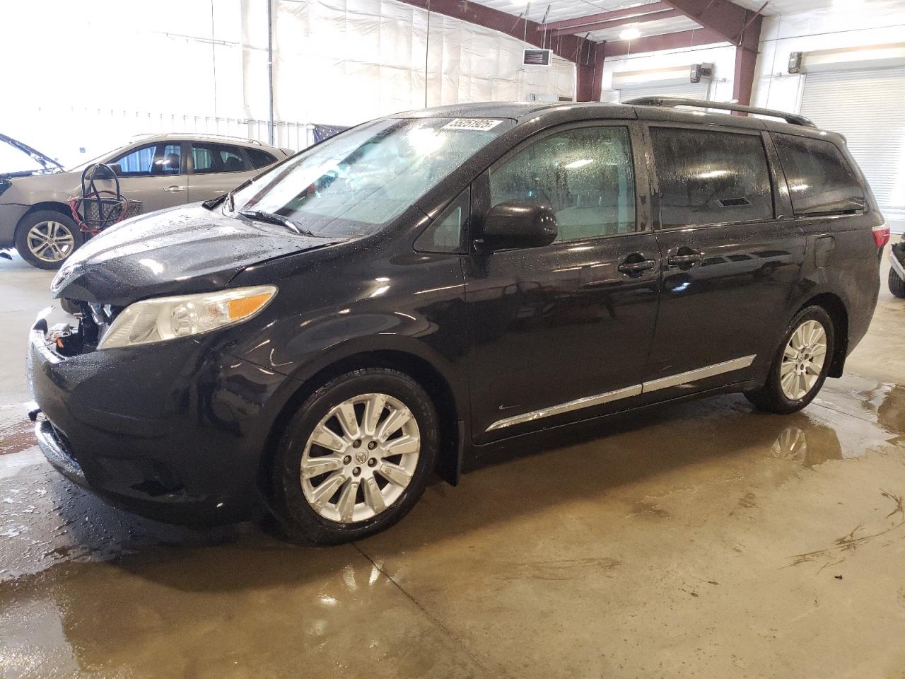 2015 Toyota Sienna Le for Sale in Avon, MN - Front End