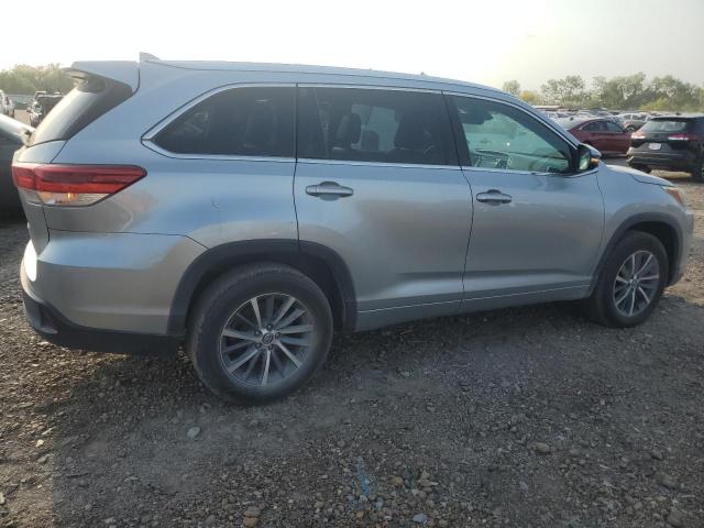  TOYOTA HIGHLANDER 2018 Srebrny
