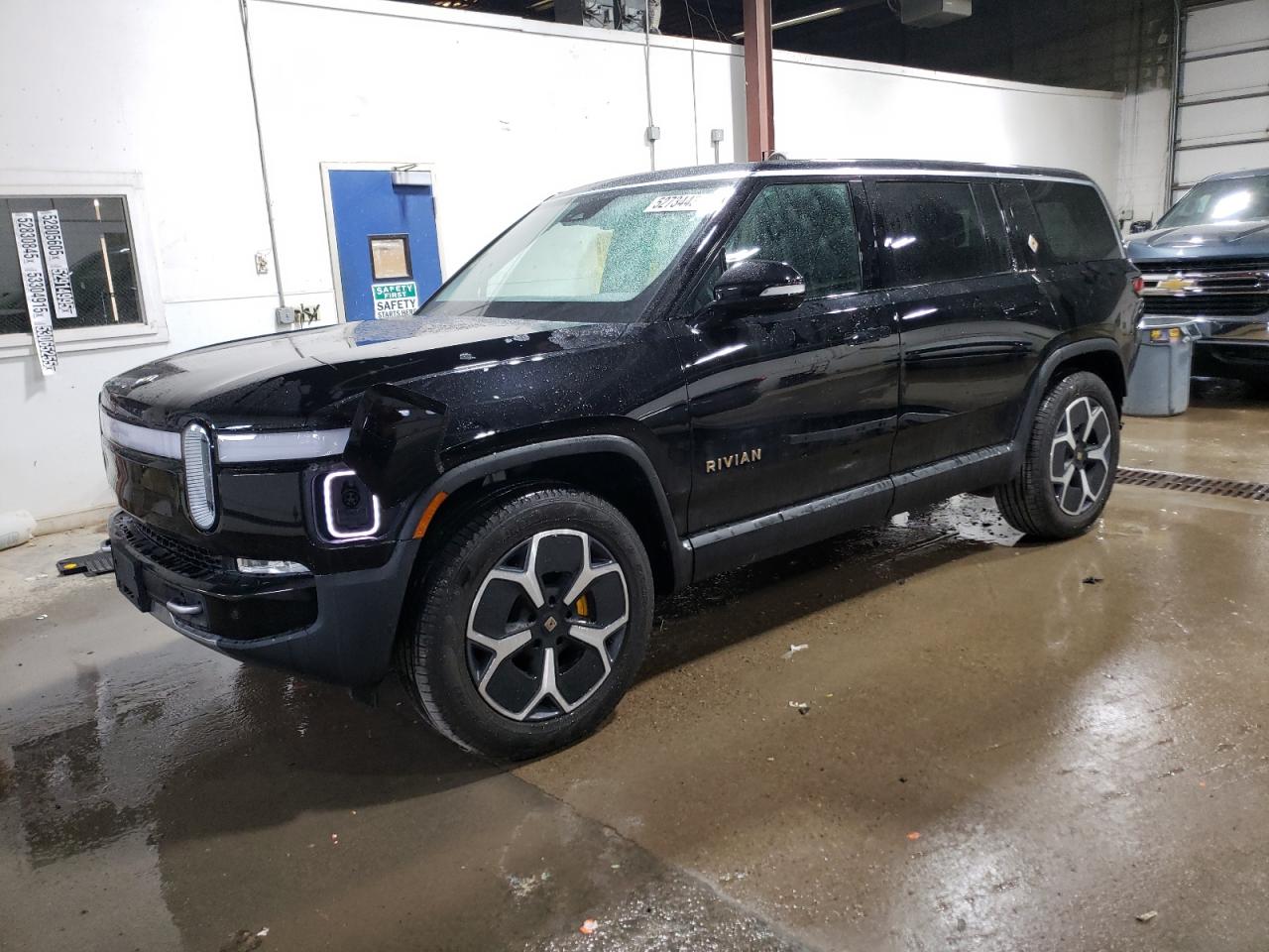 2024 Rivian R1S Adventure