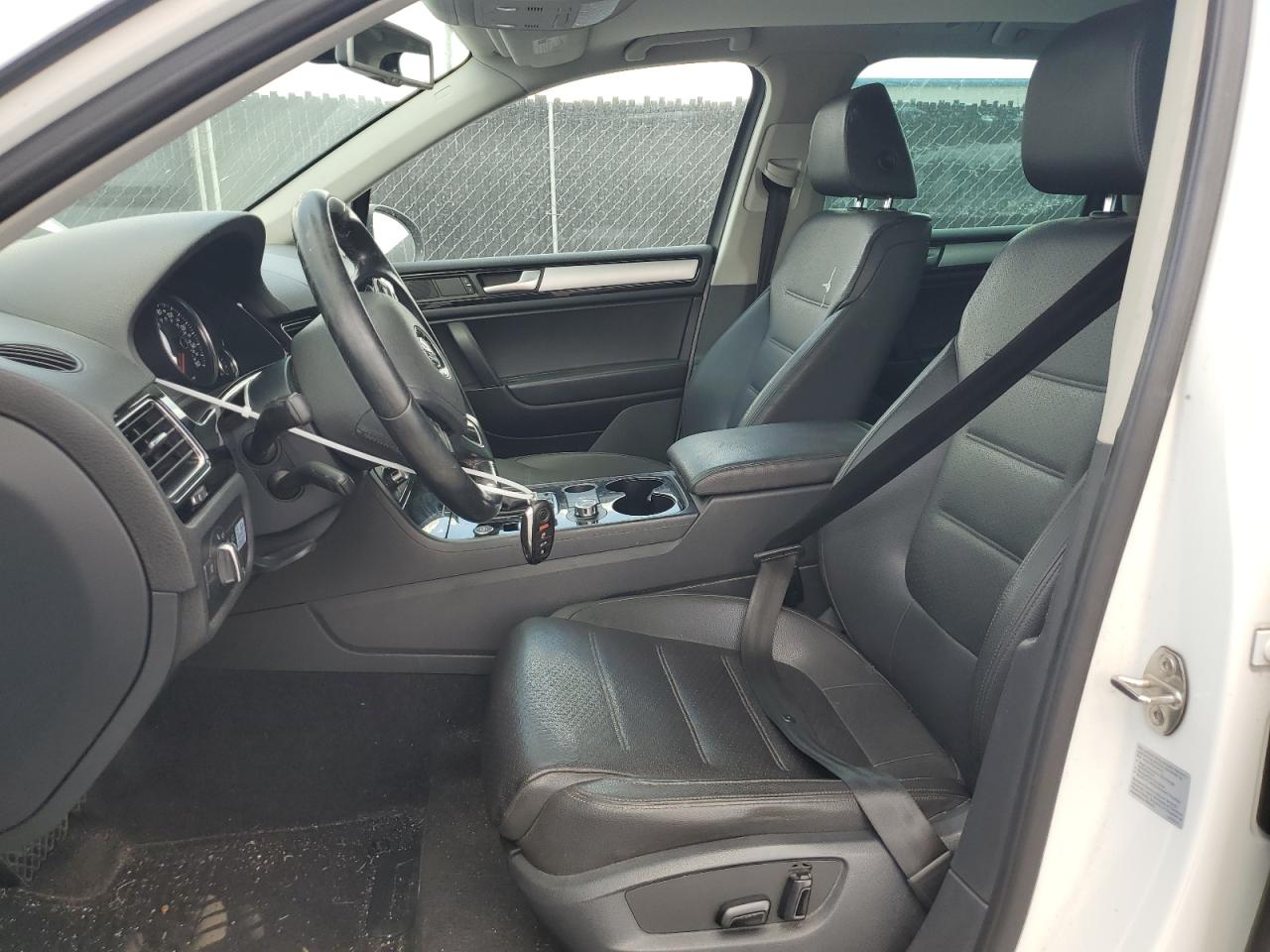 2014 Volkswagen Touareg V6 Tdi VIN: WVGEP9BP3ED009786 Lot: 54328965