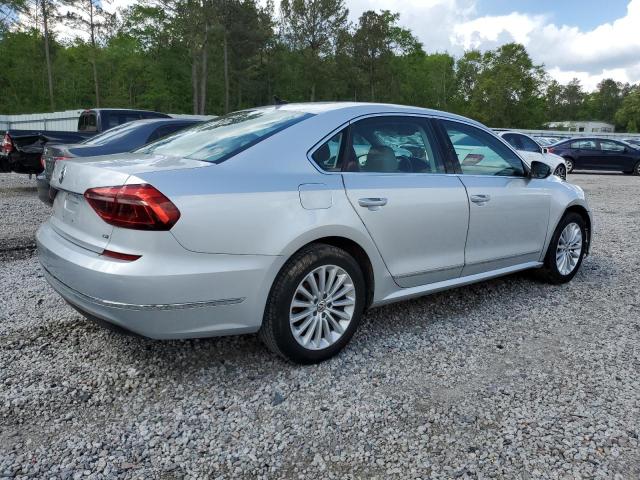  VOLKSWAGEN PASSAT 2017 Серебристый