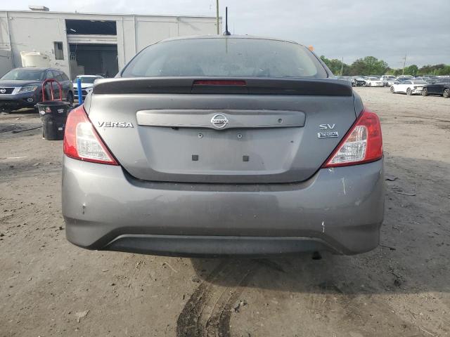  NISSAN VERSA 2018 Серый