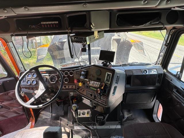 2004 FREIGHTLINER CONVENTIONAL CLASSIC 120
