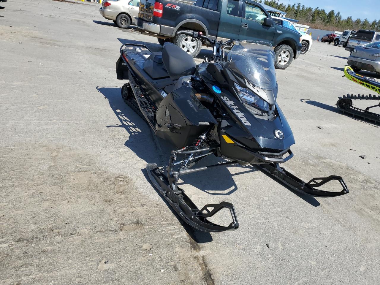 2022 Skidoo Renegade للبيع في Windham، ME - Front End