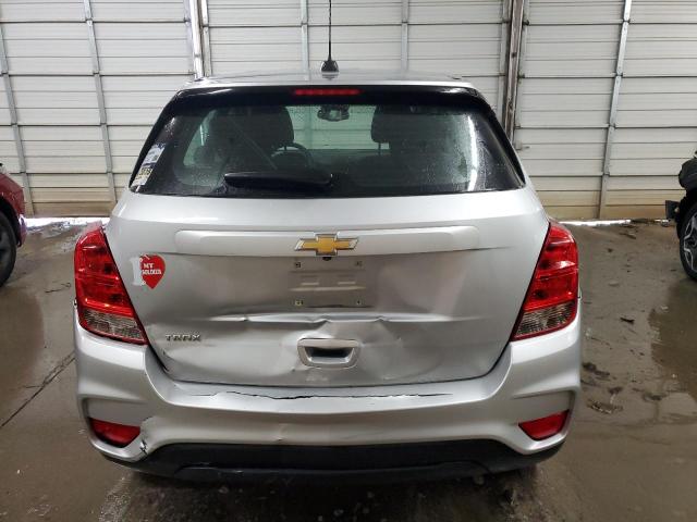  CHEVROLET TRAX 2018 Srebrny