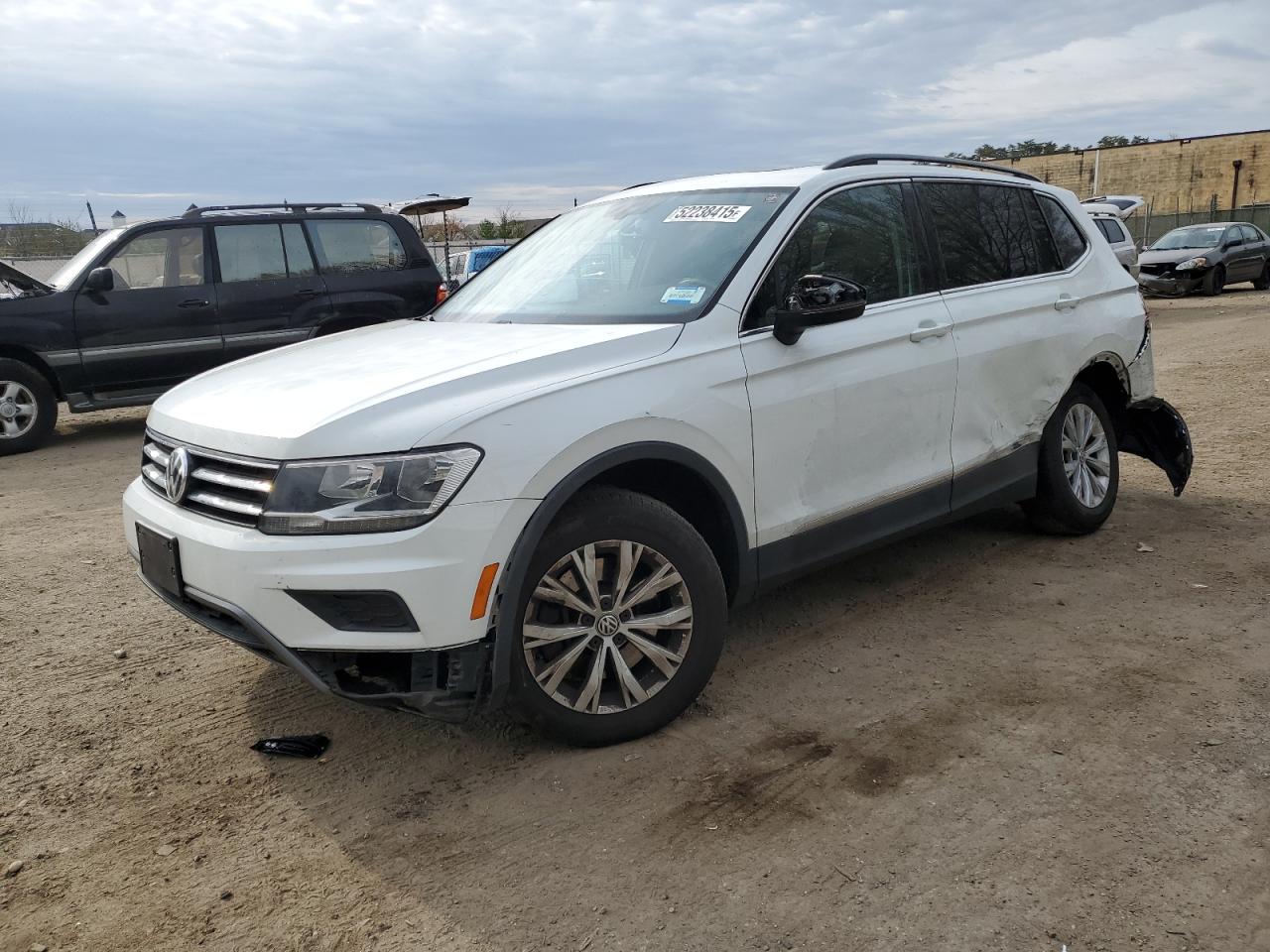 3VV2B7AX5JM164142 VOLKSWAGEN TIGUAN Photo 1