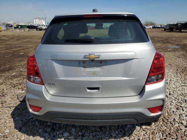  CHEVROLET TRAX 2018 Srebrny