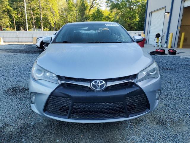  TOYOTA CAMRY 2015 Серебристый