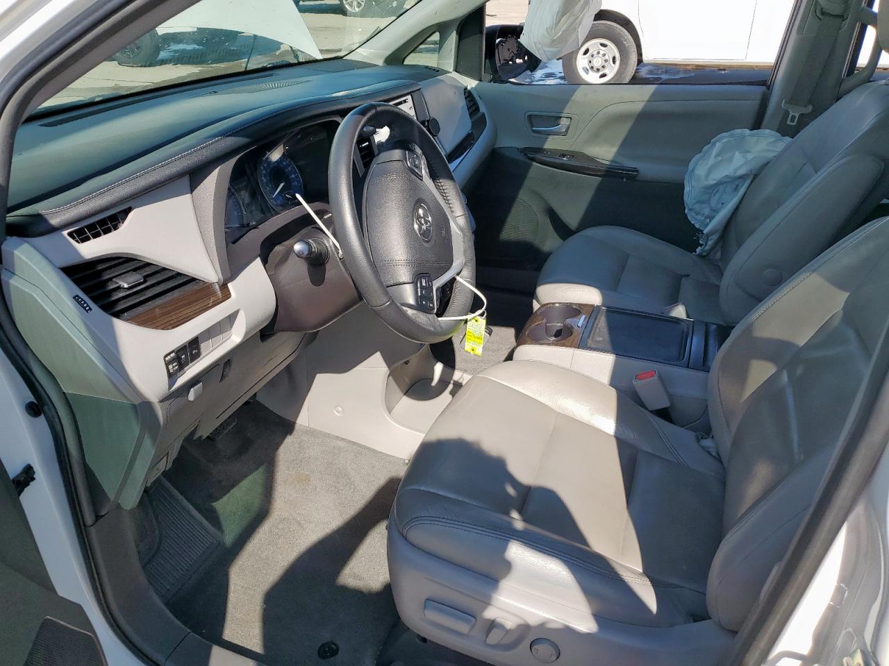 2018 Toyota Sienna Xle VIN: 5TDYZ3DC1JS920684 Lot: 52127035