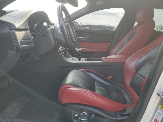 Sedans JAGUAR XF 2016 Srebrny