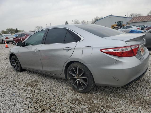 Sedans TOYOTA CAMRY 2016 Srebrny