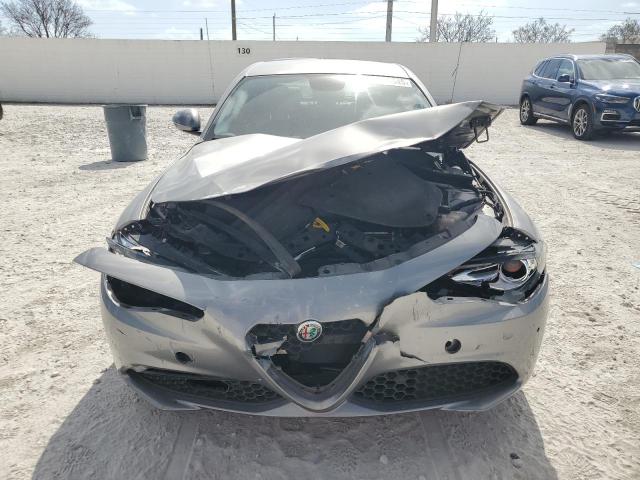  ALFA ROMEO GIULIA 2017 Сріблястий