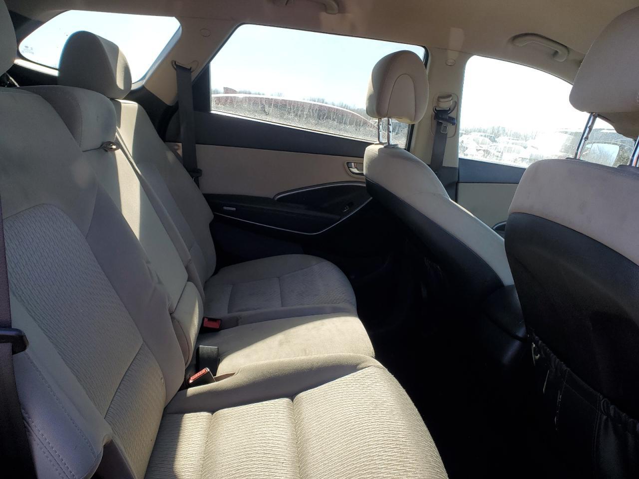 2019 Hyundai Santa Fe - Image 11