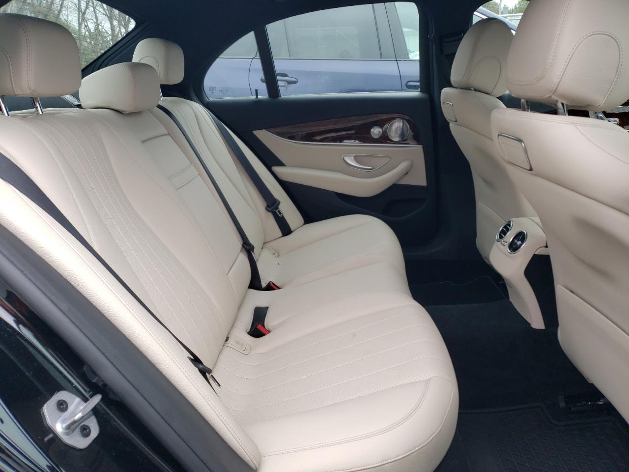 2019 Mercedes-Benz E 300 4Matic VIN: WDDZF4KB2KA588255 Lot: 52528875
