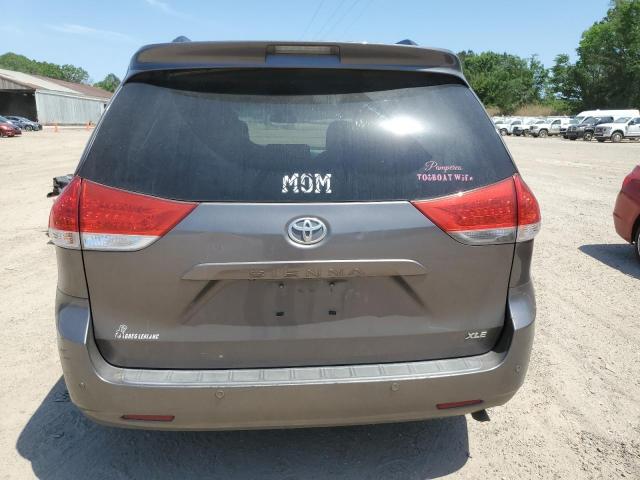2014 TOYOTA SIENNA XLE