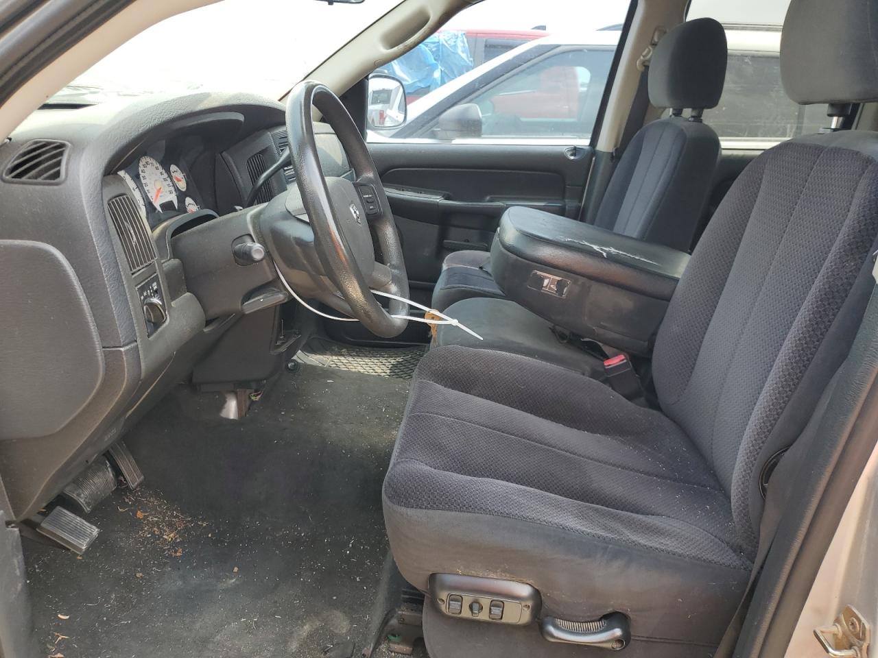 2005 Dodge RAM - Image 7