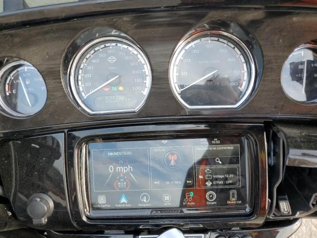  HARLEY-DAVIDSON FL 2017 Красный