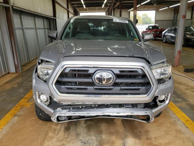  TOYOTA TACOMA 2018 Srebrny