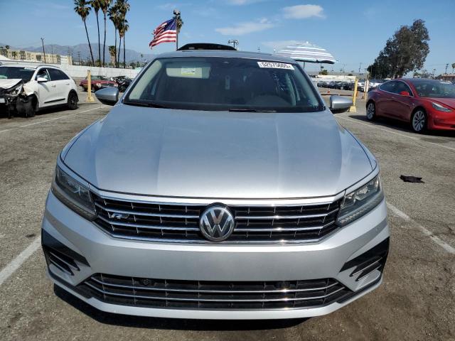  VOLKSWAGEN PASSAT 2019 Сріблястий