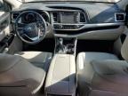 2017 Toyota Highlander Le იყიდება Fresno-ში, CA - Vandalism