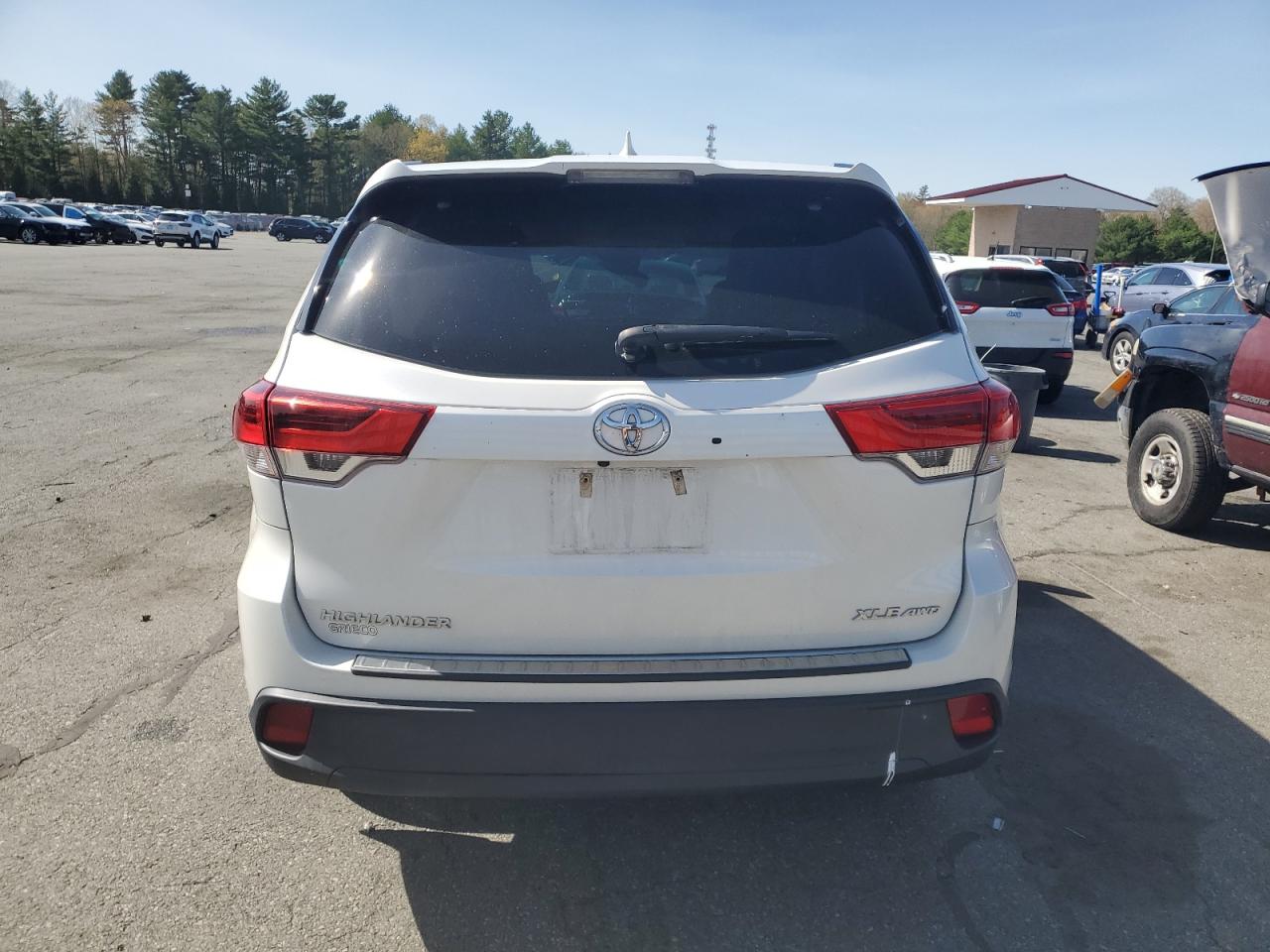 2018 Toyota Highlander Se VIN: 5TDJZRFH2JS561617 Lot: 54580805