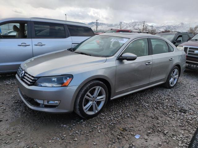 Sedans VOLKSWAGEN PASSAT 2012 Silver