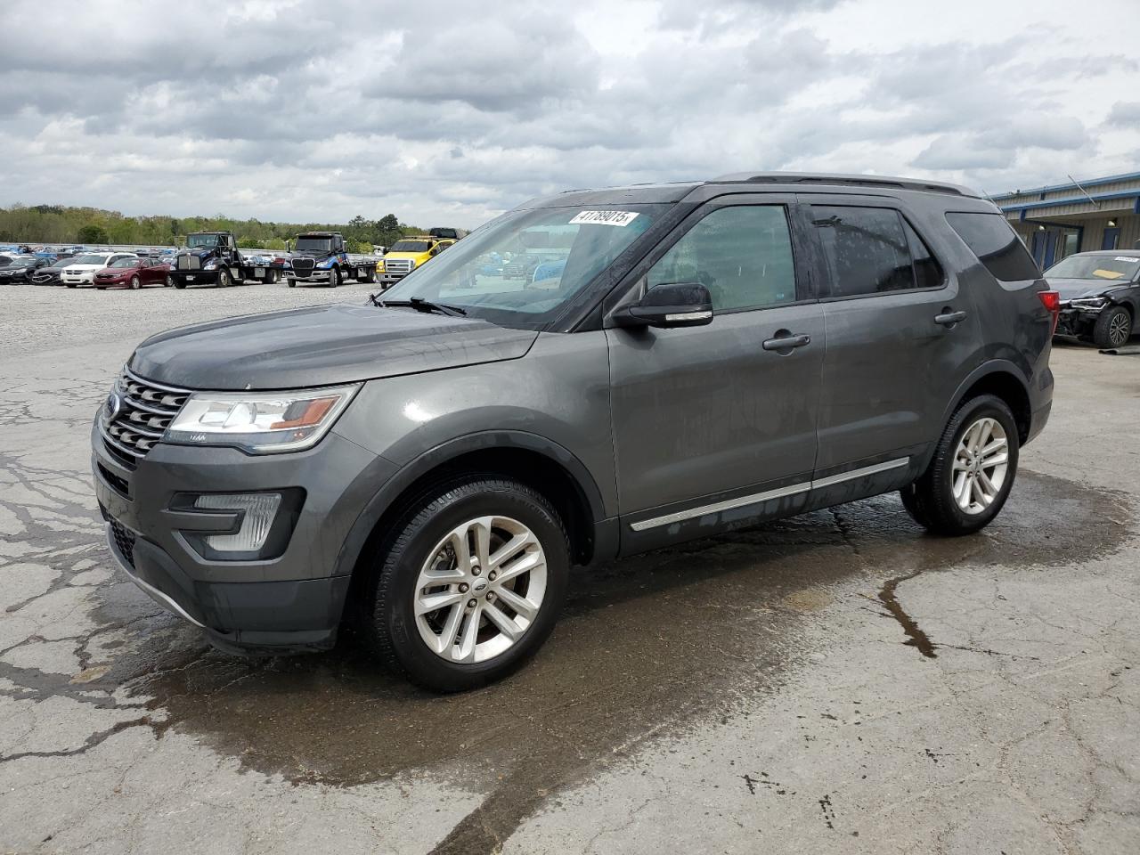 2017 Ford Explorer Xlt for Sale in Memphis, TN - Rear End