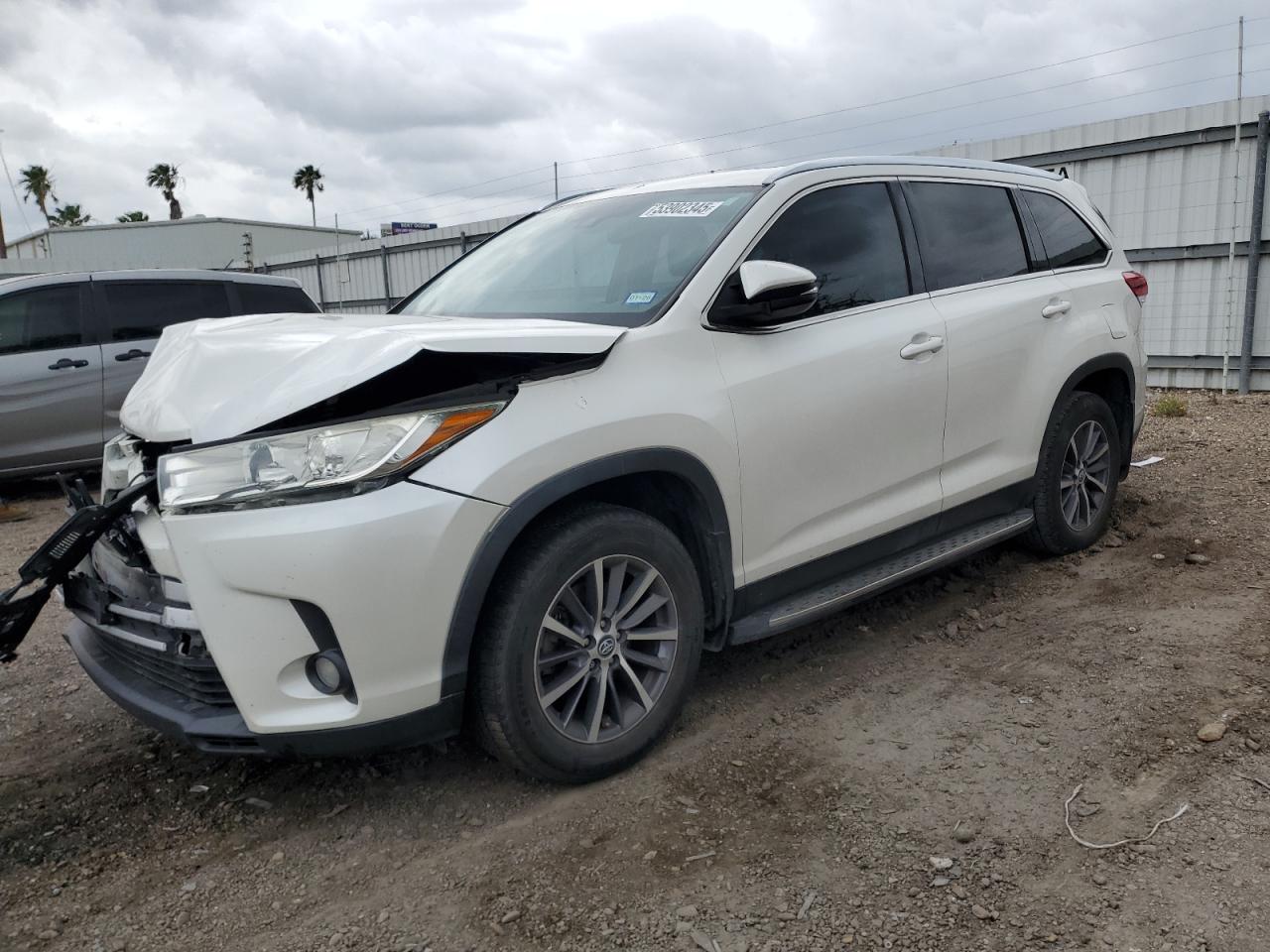 2019 Toyota Highlander Se for Sale in Mercedes, TX - Front End