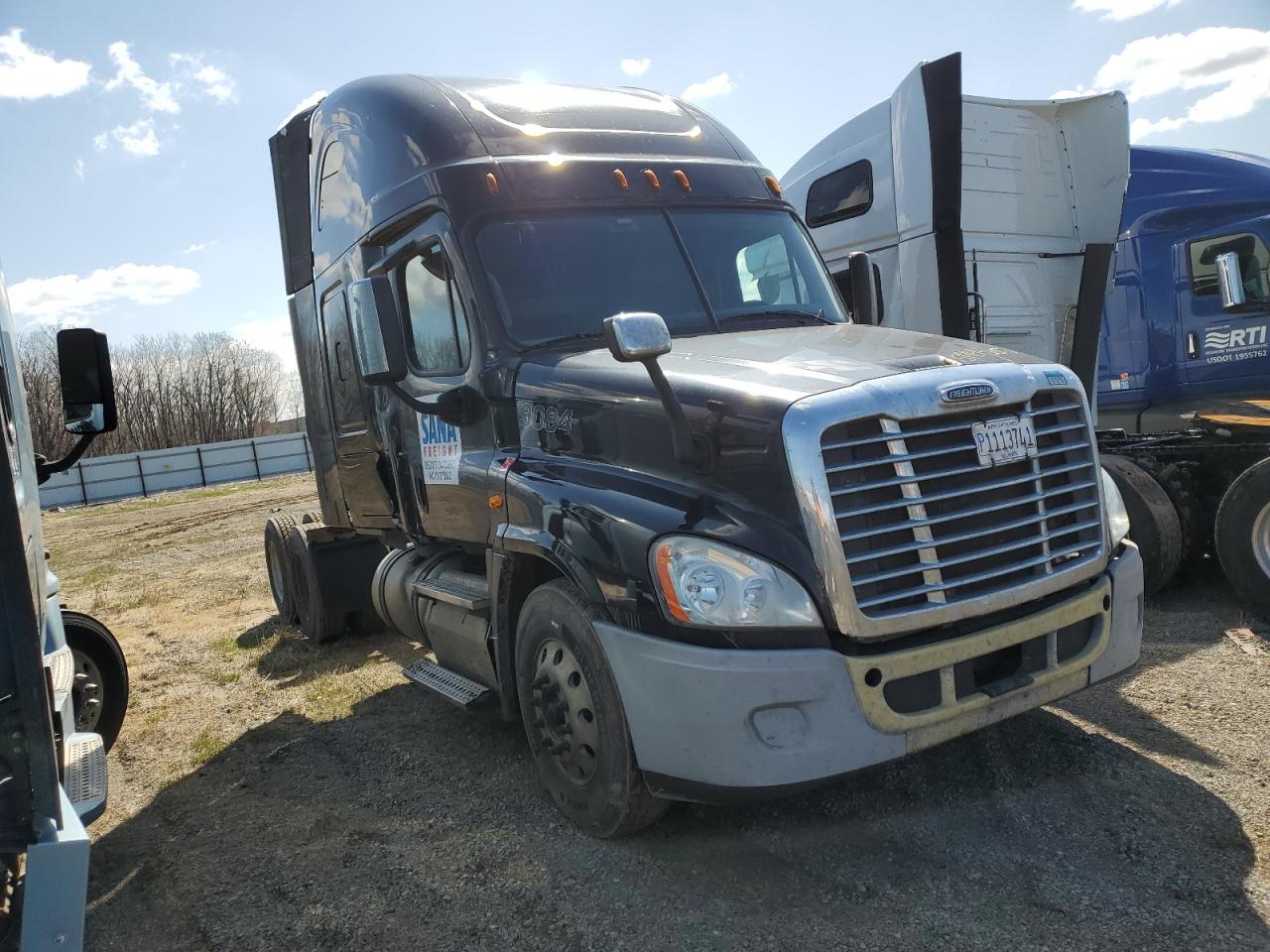 Dyer, IN에서 판매 중인 2015 Freightliner Cascadia Semi Truck - Side