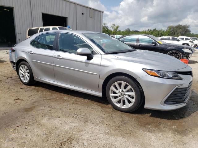  TOYOTA CAMRY 2021 Srebrny