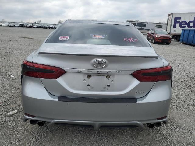  TOYOTA CAMRY 2018 Srebrny