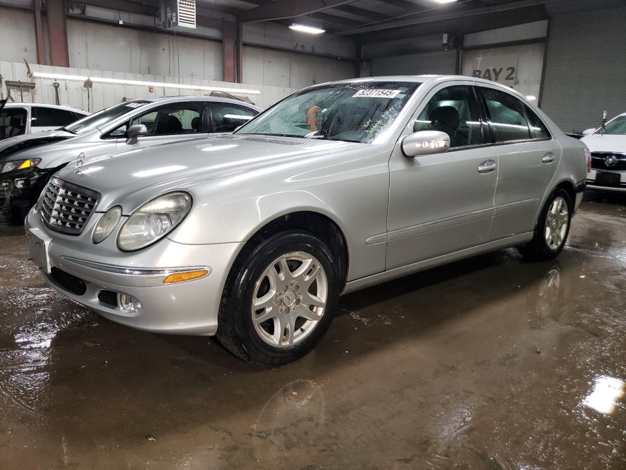 2003 Mercedes-Benz E 320 продається в Elgin, IL - Rear End