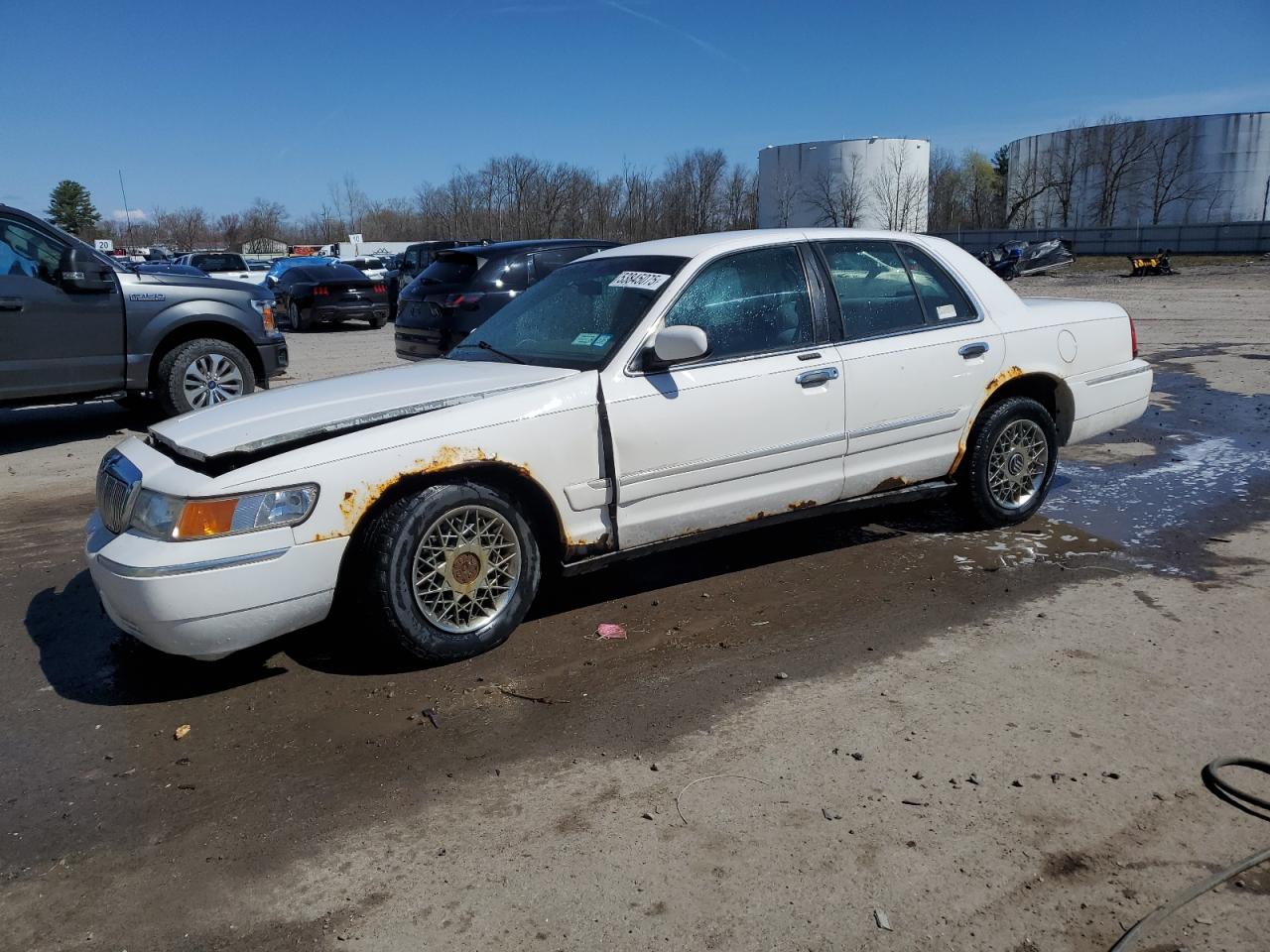 2000 Mercury Grand Marquis Gs zu verkaufen in Central Square, NY - Front End
