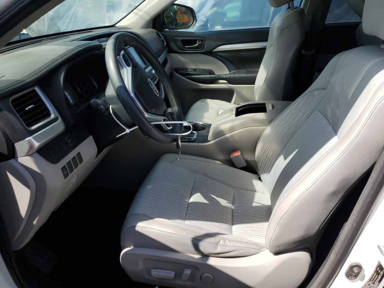 2016 Toyota Highlander - Image 7