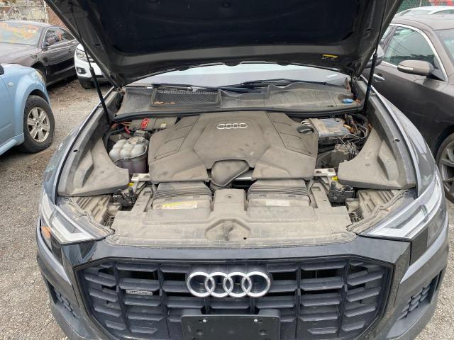  AUDI Q8 2020 Серый