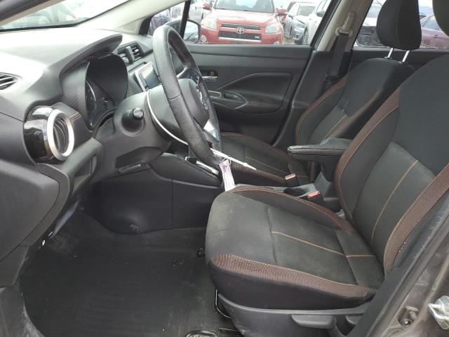  NISSAN VERSA 2022 Серый
