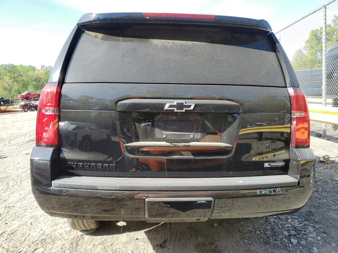 2018 Chevrolet Suburban K1500 Premier VIN: 1GNSKJKC1JR352430 Lot: 52883075