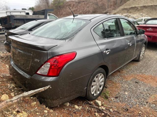 Sedans NISSAN VERSA 2016 Szary