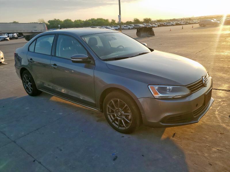 Sedans VOLKSWAGEN JETTA 2014 Szary