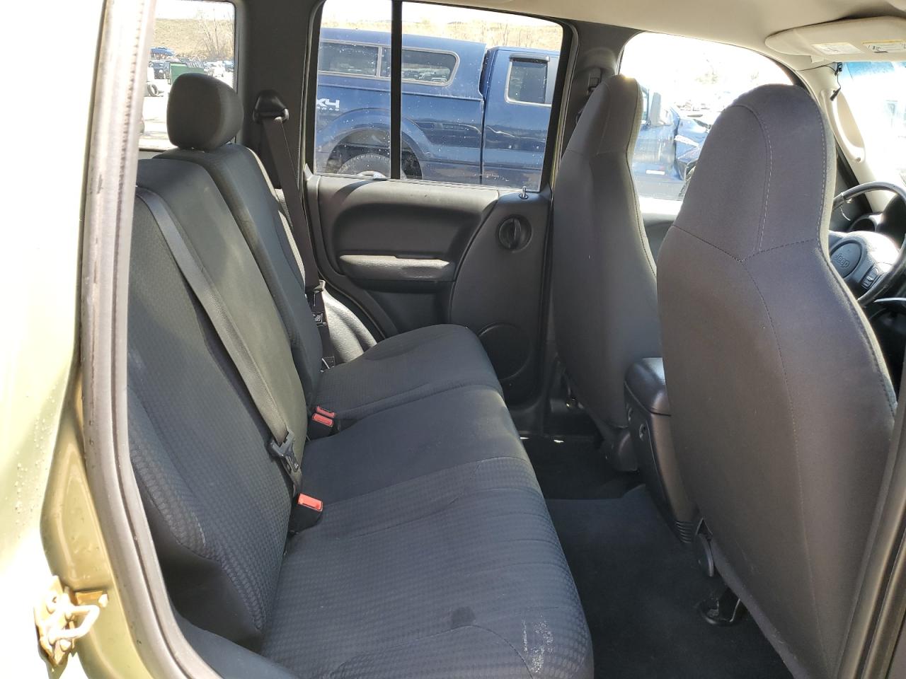 2004 Jeep Liberty Sport VIN: 1J4GK48K04W264631 Lot: 53144595