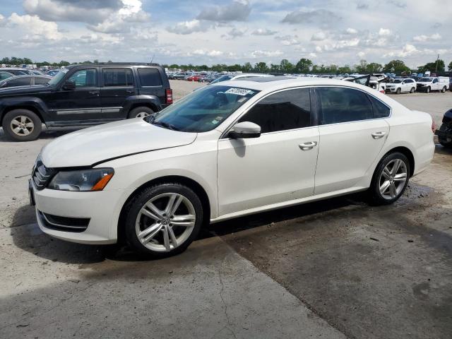 Sedans VOLKSWAGEN PASSAT 2014 Biały