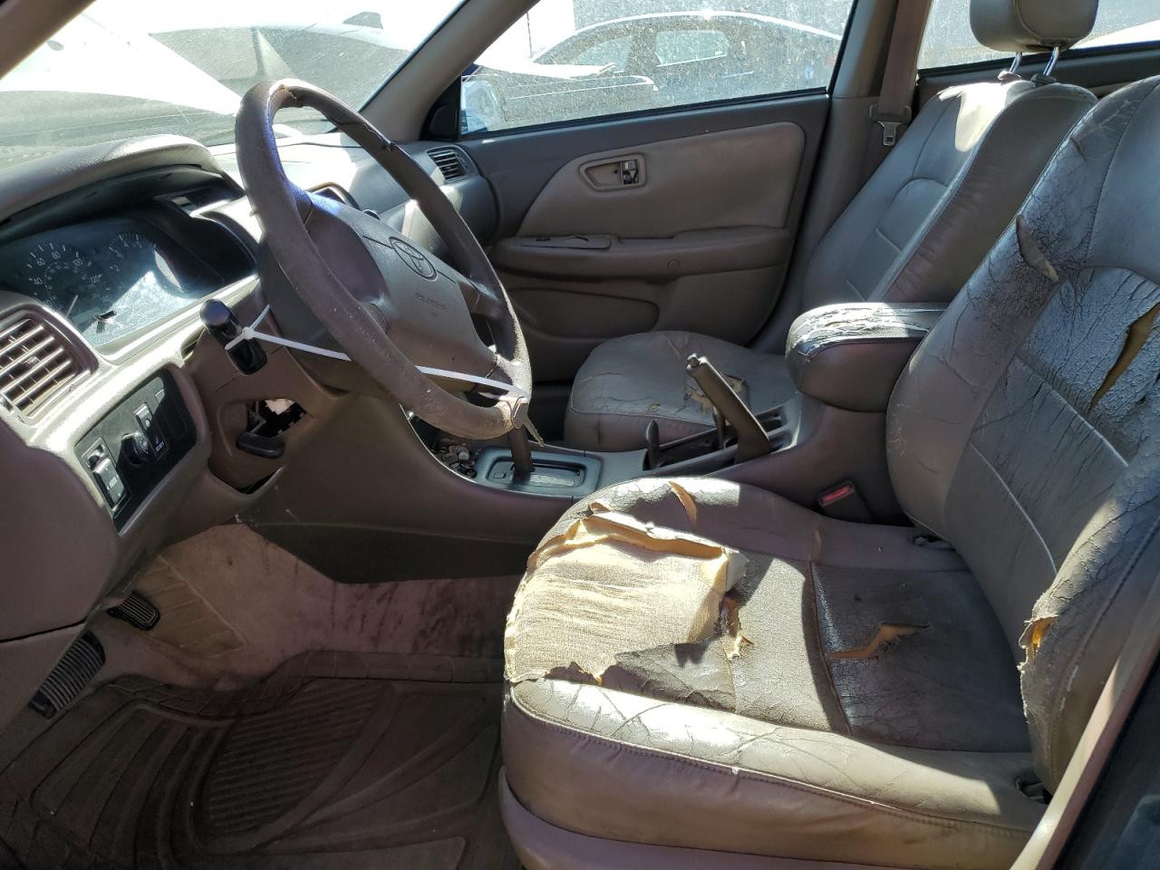 2000 Toyota Camry Ce VIN: 4T1BG22K1YU929824 Lot: 54983275