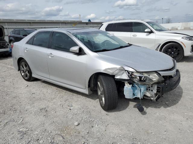  TOYOTA CAMRY 2014 Srebrny
