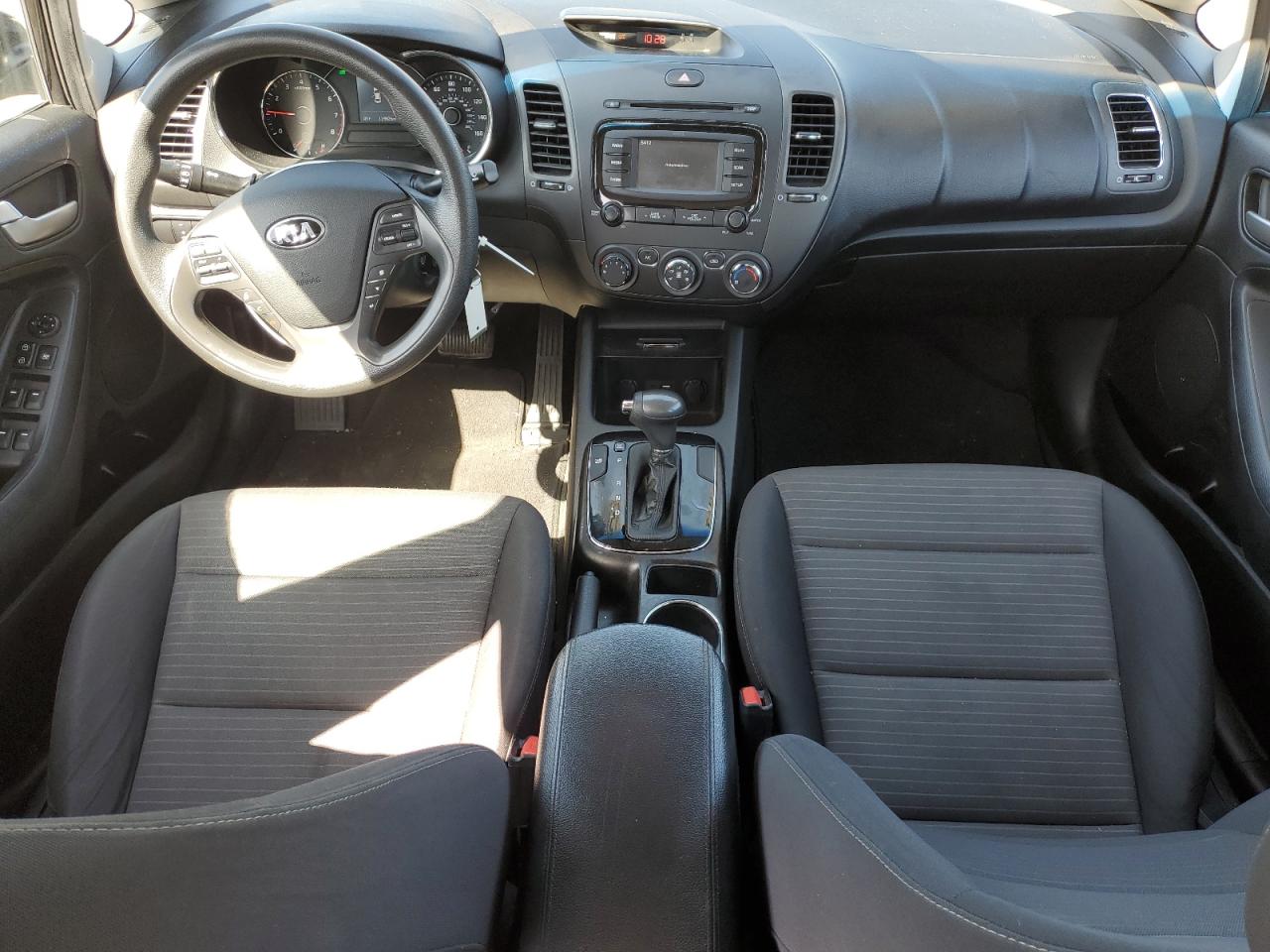 2017 Kia Forte - Image 8
