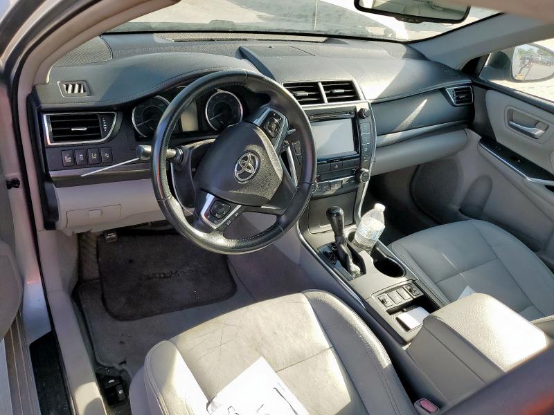 Седаны TOYOTA CAMRY 2016 Серебристый