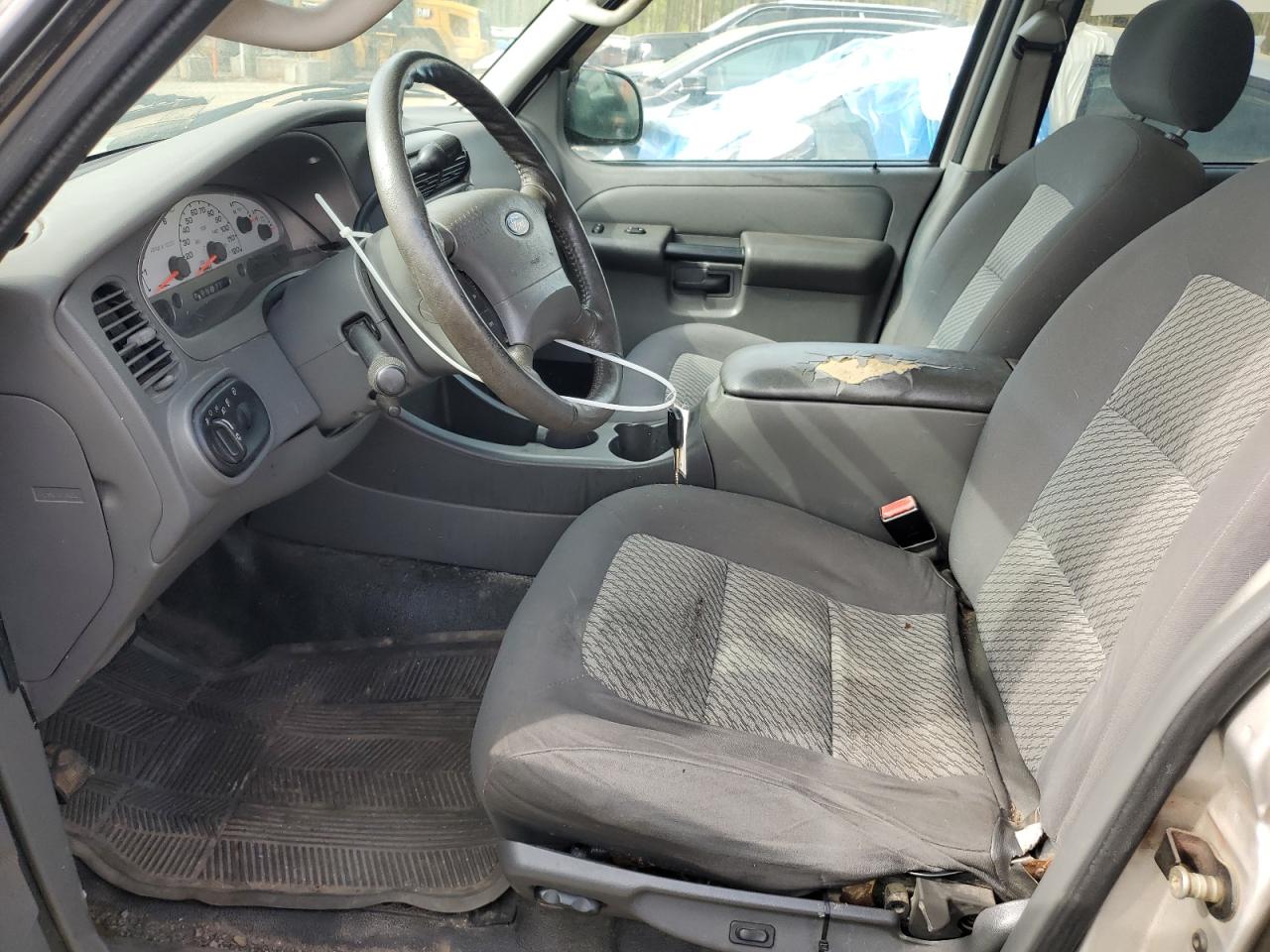 2004 Ford Explorer - Image 7