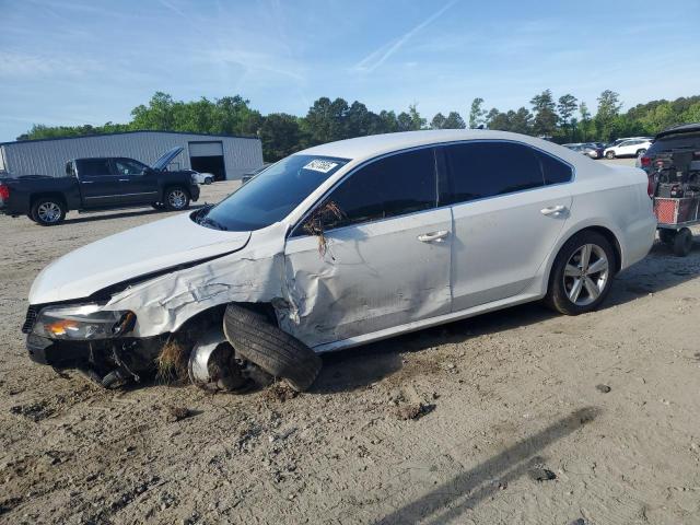  VOLKSWAGEN PASSAT 2015 Белый