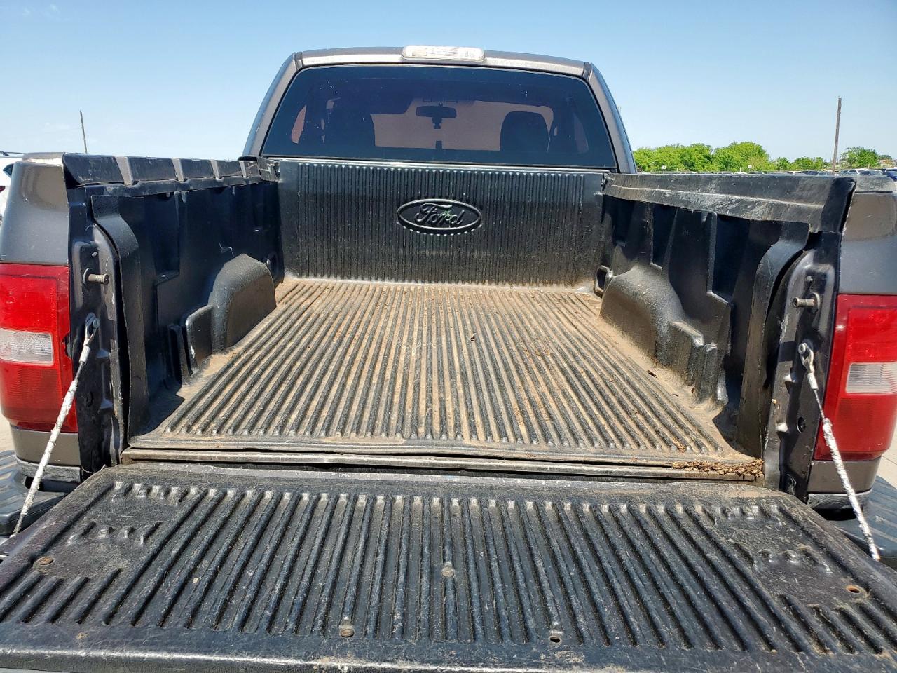 2004 Ford F150 VIN: 1FTRF02W54KD13028 Lot: 52139525
